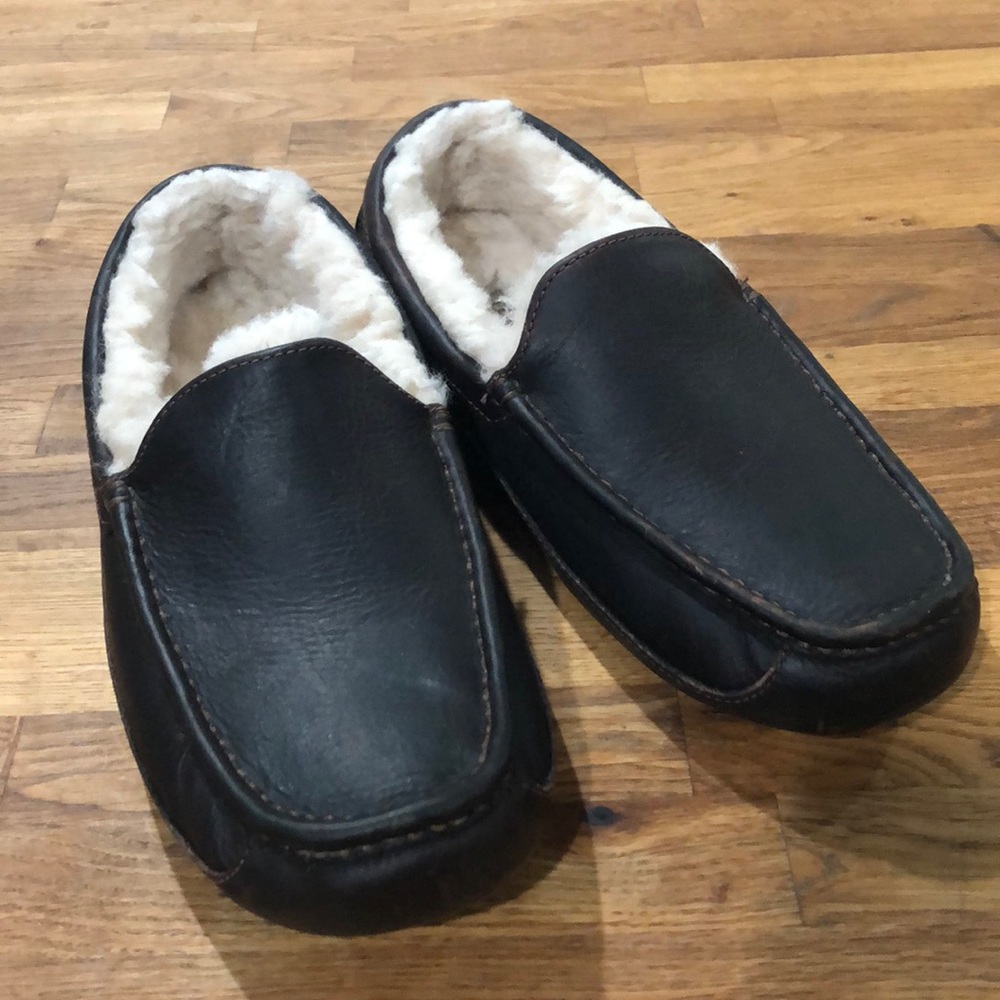 UGG Men’s Ascot Slippers - Size 9